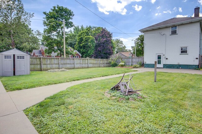 Building Photo - 4 bed home