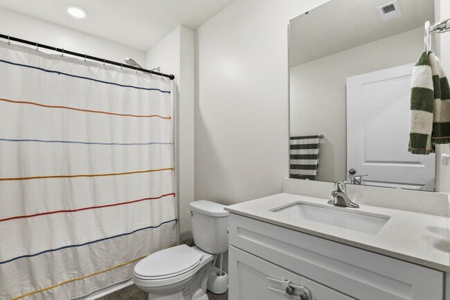 Building Photo - 216 Grove Ln