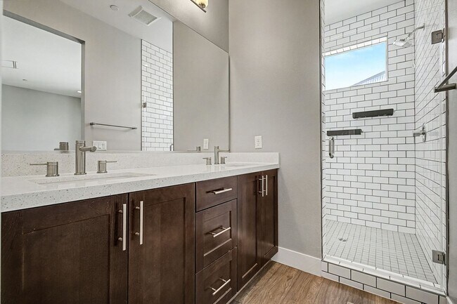 Building Photo - Modern Loft-Style Home Minutes from the Strip