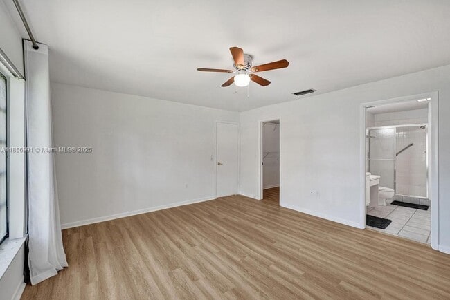 Building Photo - 9540 Sevilla Ln