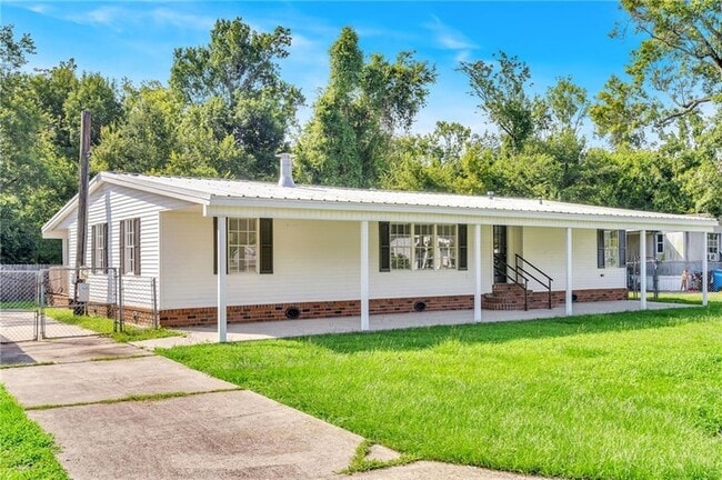 Primary Photo - 125 Sharon Ave