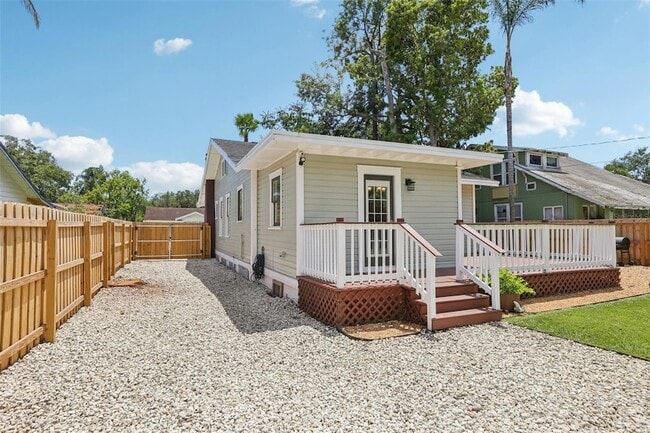 Building Photo - 712 E Caracas St