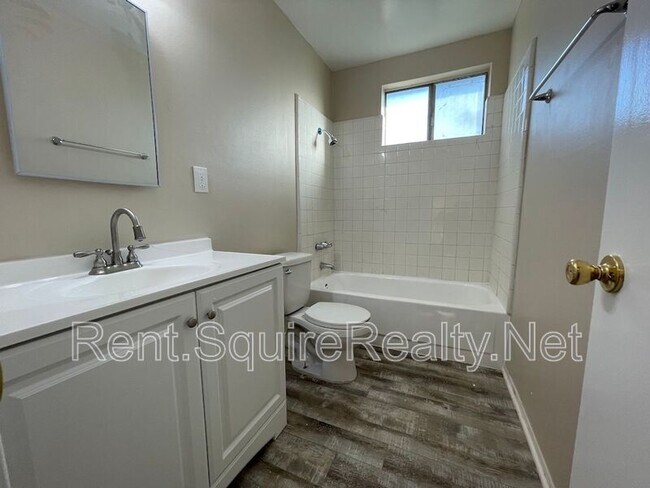 Building Photo - 537.5 W Crescent Dr