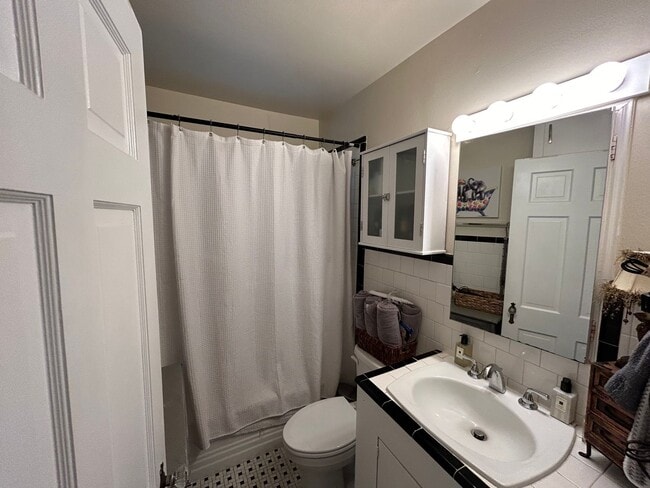 Building Photo - Highly sought after Monticello Unit Coming in April!