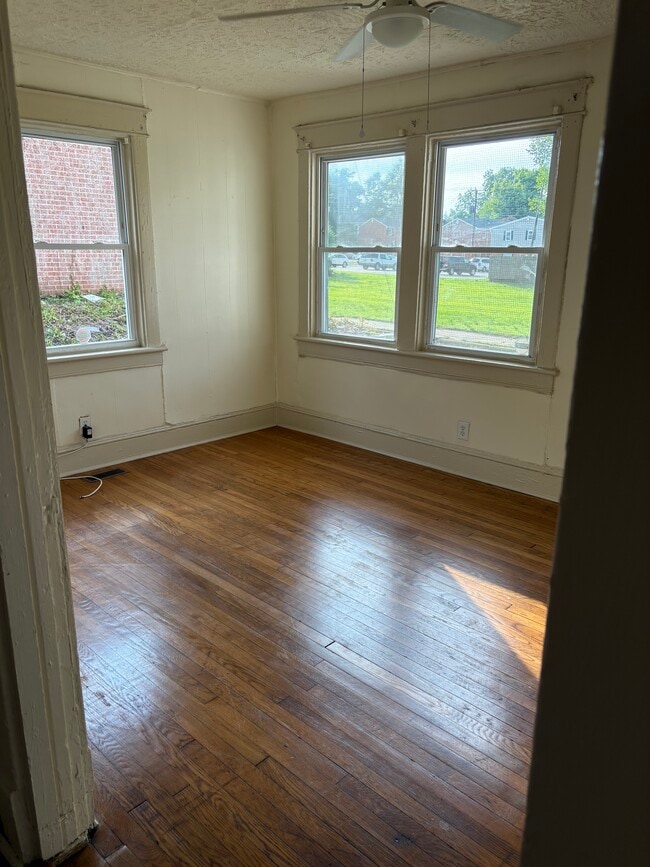 Building Photo - 624 Hinton St