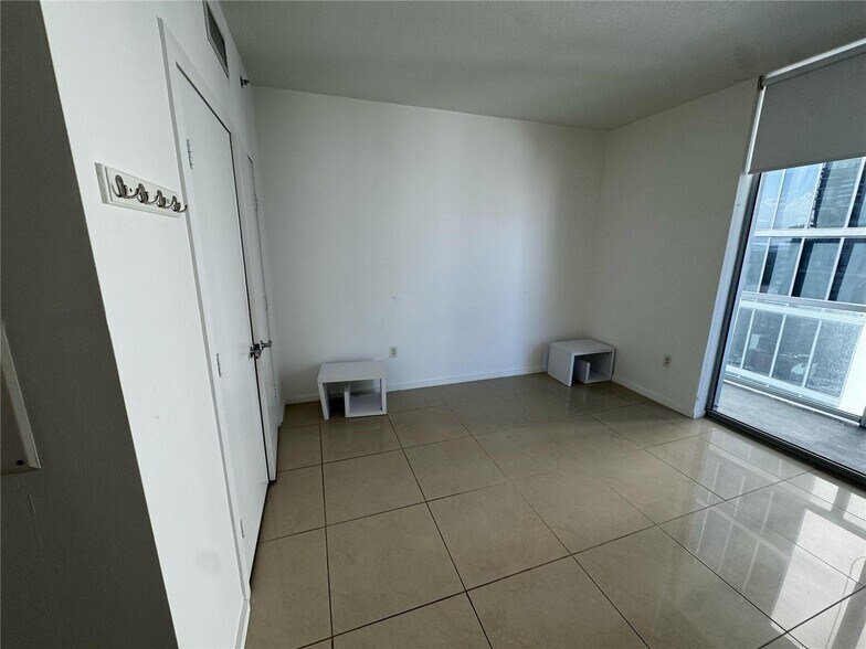 Building Photo - 1050 Brickell Ave