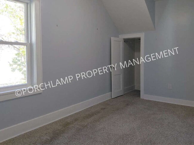 Building Photo - 606 Houston Ave