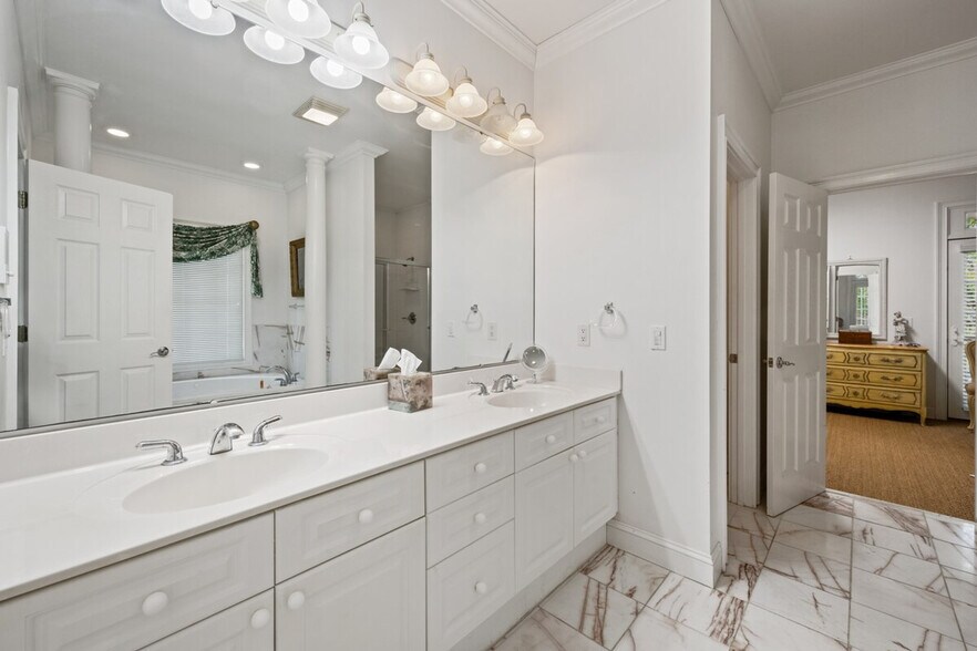 Building Photo - 635 Dune Oaks Dr