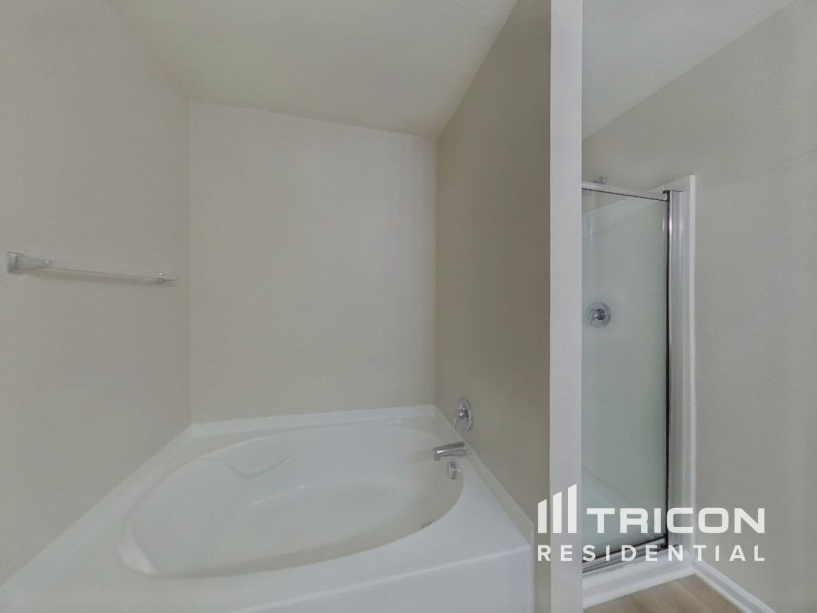 Building Photo - 750 Chariot Way