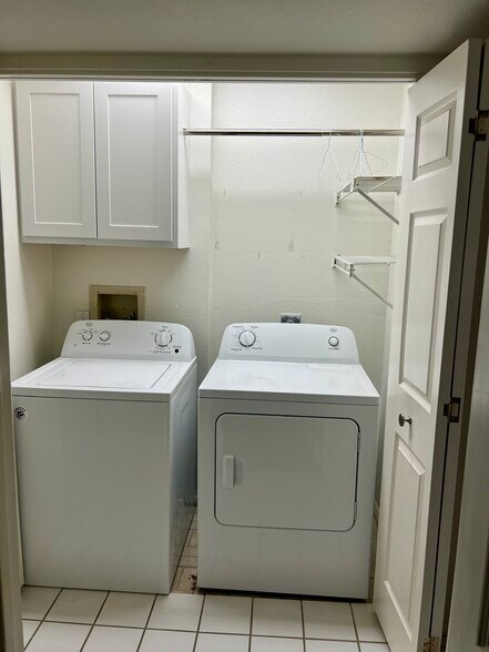 Building Photo - 984 N 85th Pl