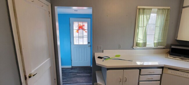 Building Photo - Available August 1st - 3 Bed Home in Cloqu...