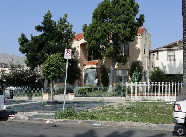 Primary Photo - Los Palos Apartments