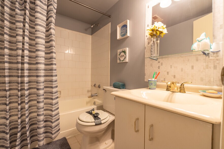 Building Photo - 6903 Jones View Dr