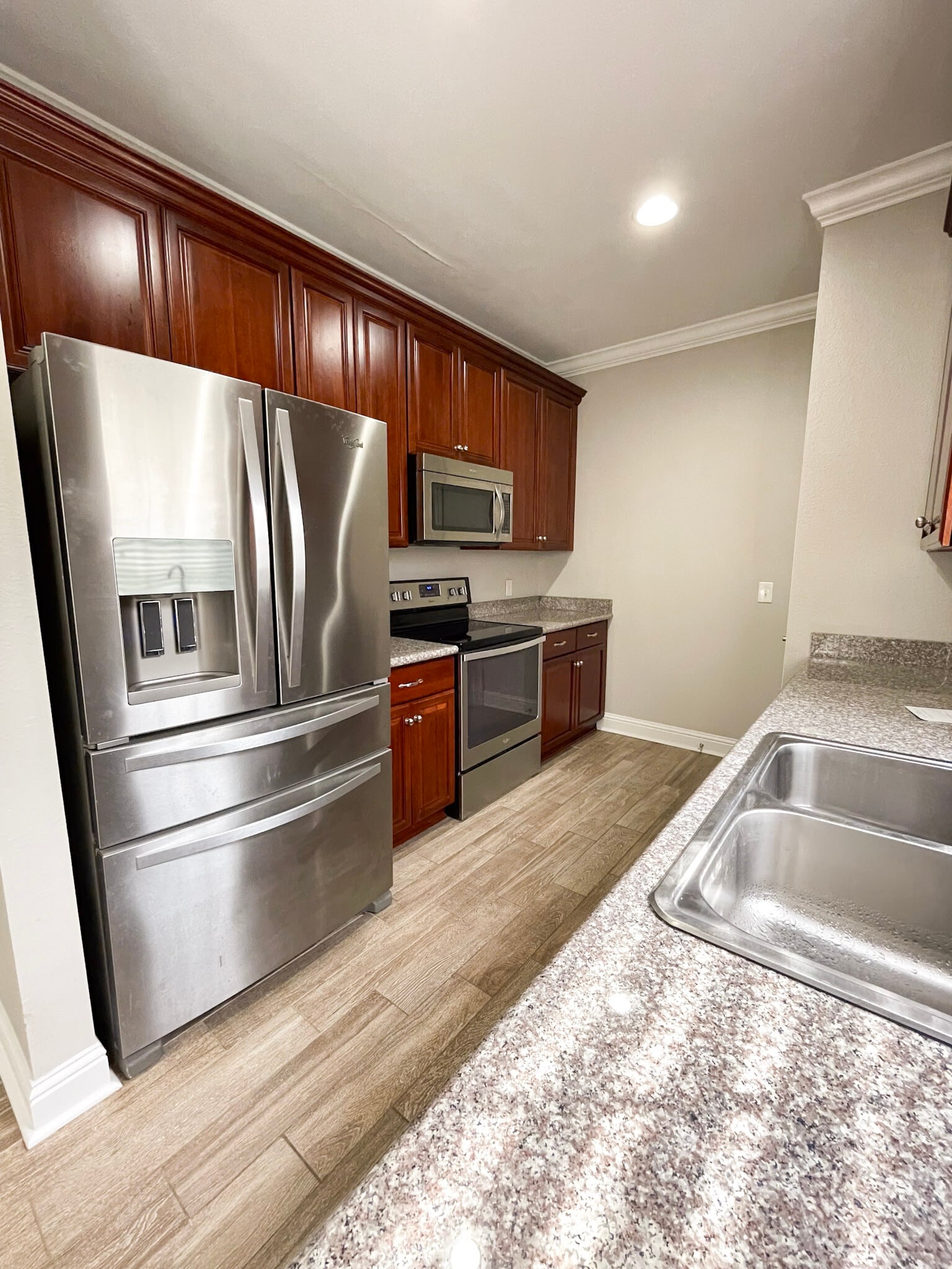 Kitchen - 919 Muirfield Dr