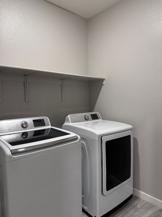 Building Photo - The Cove - Natomas 2 Story 3 bed 3 full baths