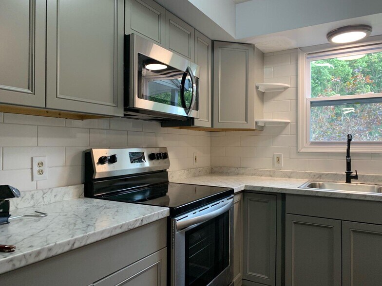 Building Photo - 103 Parish Park