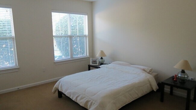 Building Photo - 5 Repton Cir