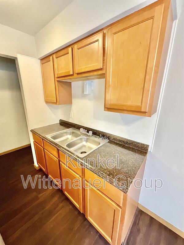 Building Photo - 1811 Jamestown Rd