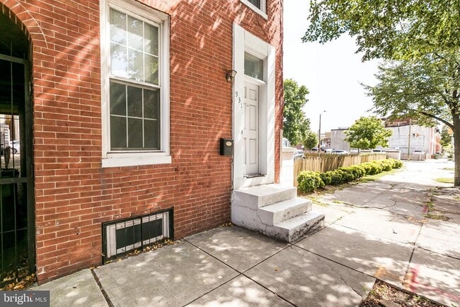 Building Photo - 931 S Hanover St