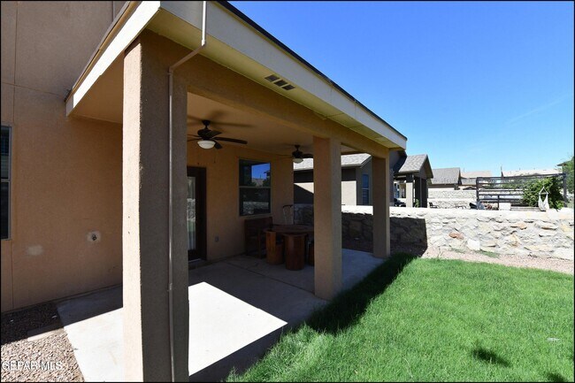 Building Photo - 14309 S Cave Ave