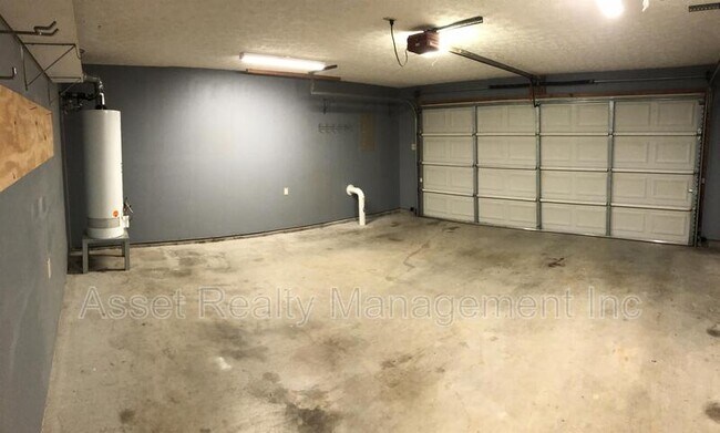 Building Photo - 5616 Jamaica Ln