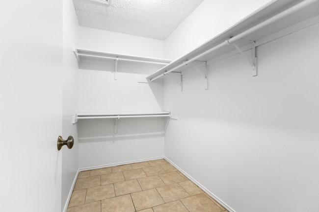 Building Photo - 8430 Cranberry Hill