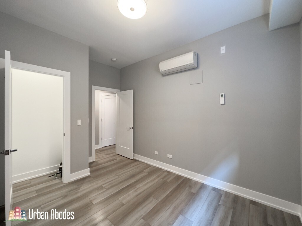 Building Photo - 3941 N Janssen Ave