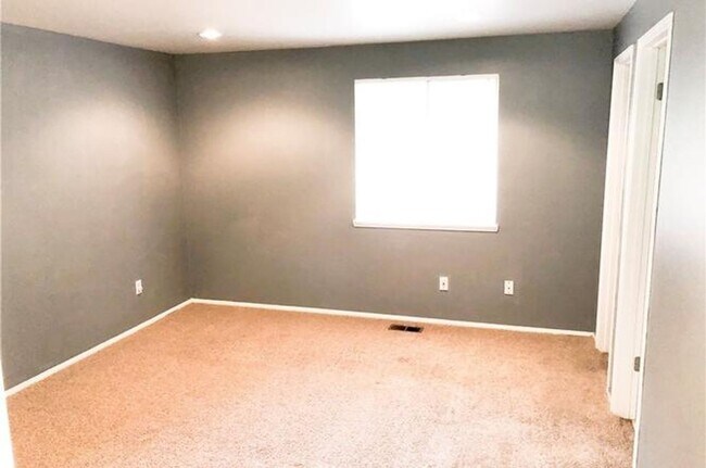 Building Photo - Private Cul-de-Sac Home with Fenced Yard & Attached 2-Car Garage