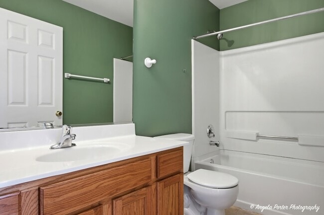 Building Photo - 749 S Parkside Dr