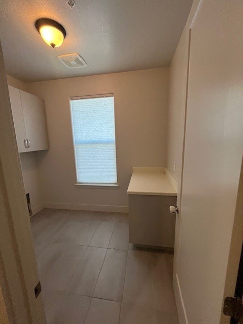 Building Photo - 4537 S Ernest St