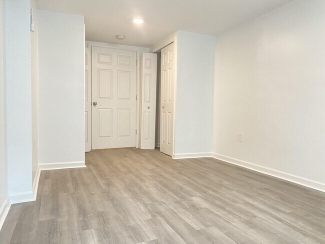 Building Photo - 205 8th St