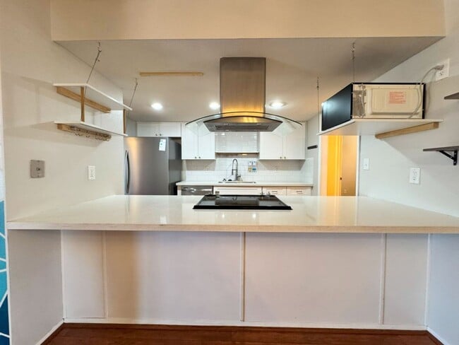 Building Photo - REMODELED 4 BEDROOM HOME WITH HUGE YARD, C...