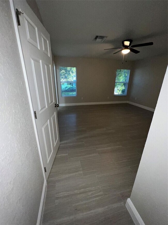 Building Photo - 860 SW 10th St