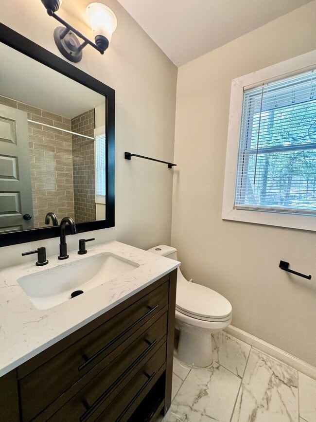 Building Photo - Awesome in Atlanta - 4 Bedrooms