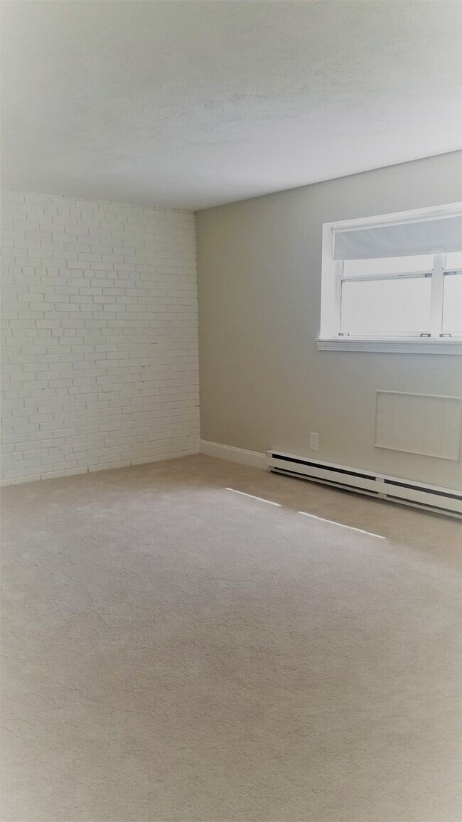 Building Photo - 36 Greentree Ln