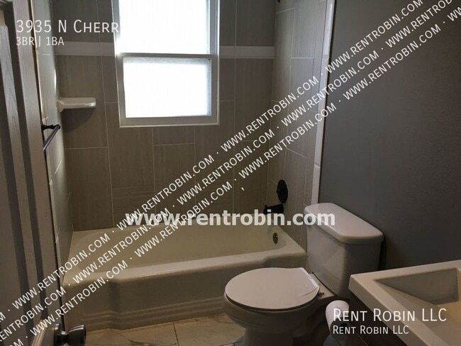 Building Photo - 3935 N Cherry St