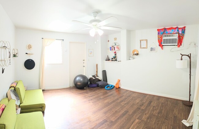 Building Photo - 1523 Thurston Ave