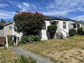 Building Photo - 3411 33rd Ave W