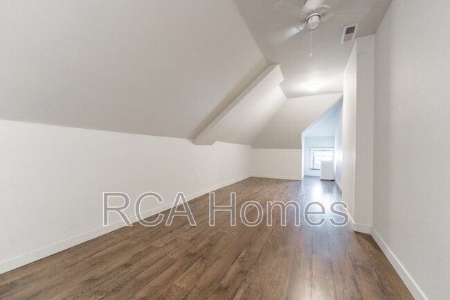 Building Photo - 1037 E Tabor St