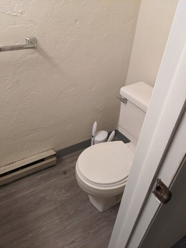 Building Photo - 2 Bedroom Townhome in West York -