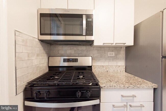 Building Photo - 202 N George Mason Dr