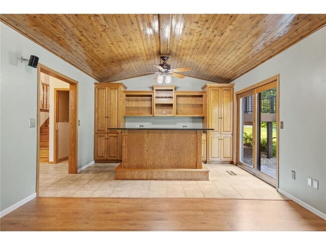 Building Photo - 1008 3rd St NE