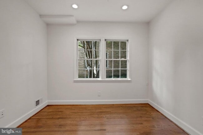 Building Photo - 4925 Weaver Terrace NW