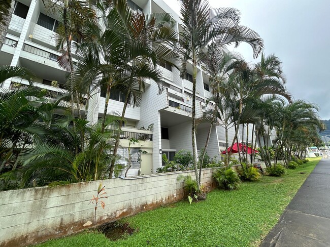 Building Photo - Beautiful Condo in Kaneohe Town