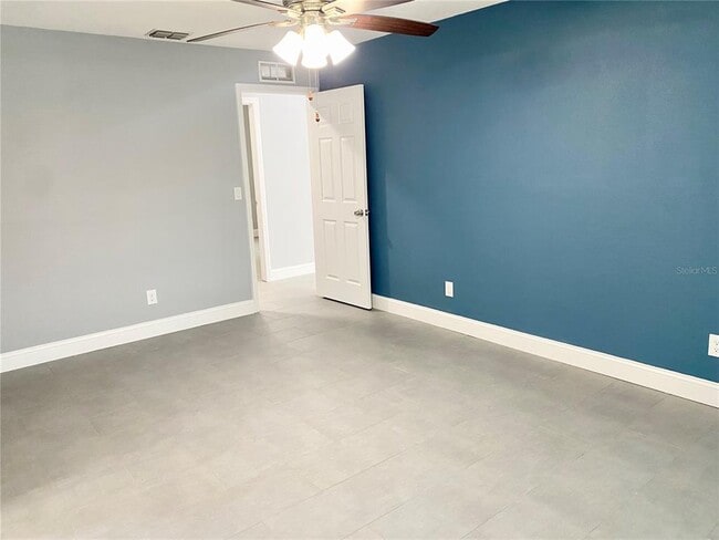 Building Photo - 8433 Somerset Dr