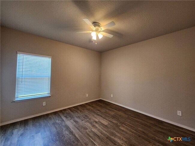 Building Photo - 621 Jennifer Cv