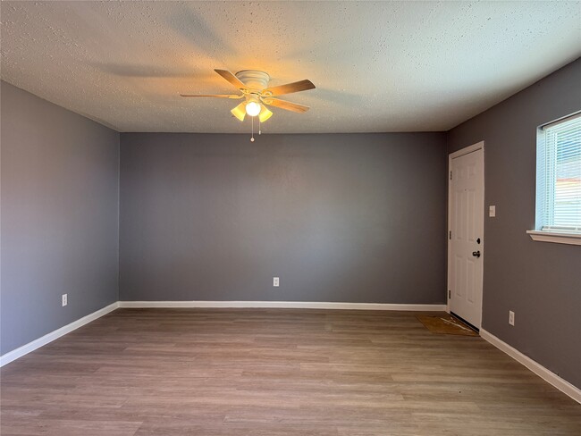 Building Photo - 8010 Roswell St