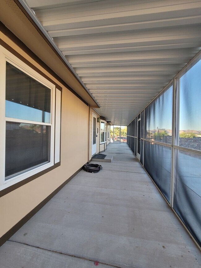 Building Photo - Updated Spacious Home in the Foothills!