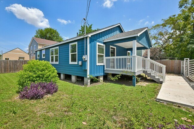 Building Photo - 7401 Anzac St