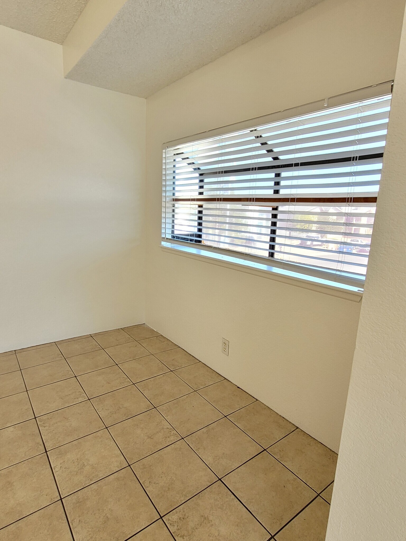 Building Photo - 1928 Lirio Way